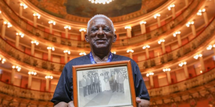 Guardião da Cultura: Servidor mais antigo do Teatro Amazonas completa 50 anos de trabalho