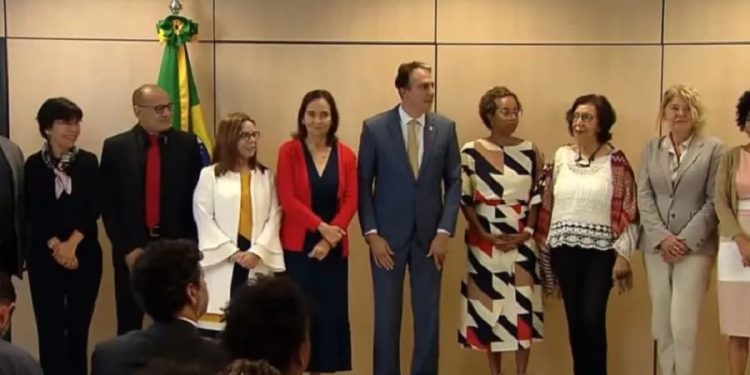 Ministro da Educação erra conta básica de matemática e internautas não perdoam ‘aprendeu com a Dilma’