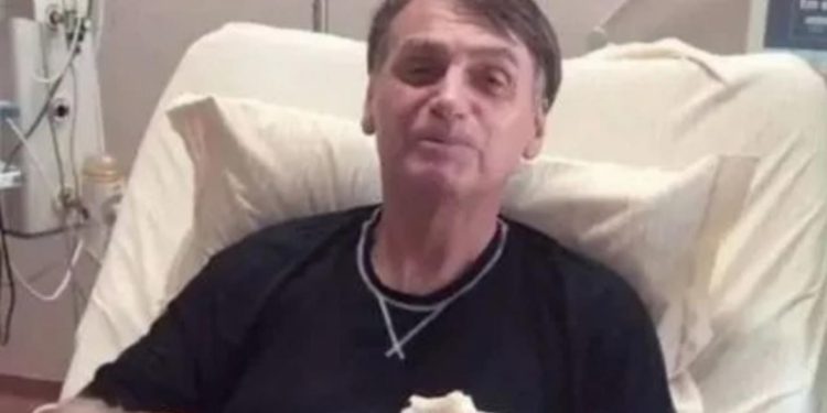 Bolsonaro é internado após atos antidemocráticos em Brasília