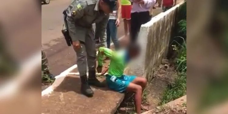 Polícia apreende menino de 14 anos por ele estuprar a irmã de 5