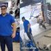 Genro ‘trapalhão’ deixa barra de ferro cair em seu sogro duas vezes; veja vídeo