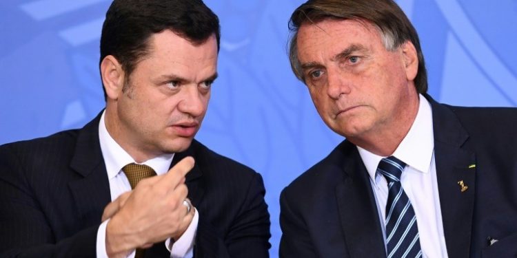 Bomba! PF encontra minuta na casa de ex-ministro de Bolsonaro para mudar resultado das eleições
