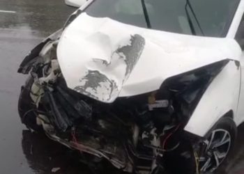 Vídeo: carro completamente destruído é abandado após acidente em Manaus