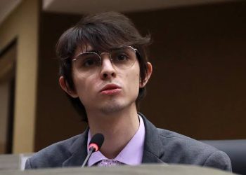 Amom Mandel propõe fim do alistamento militar obrigatório