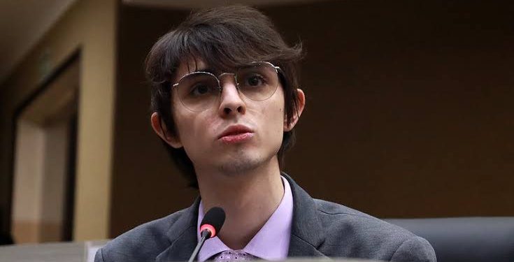 Amom Mandel propõe fim do alistamento militar obrigatório