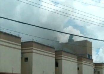 Vídeo: motel de Manaus pega fogo e precisa ser evacuado às pressas