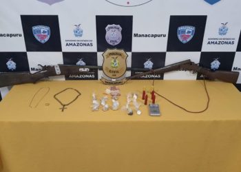 Ramal do Amazonas com intensa movimentação era ponto de drogas; mulher é presa e menor apreendido