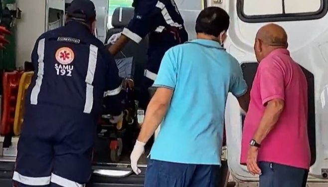 Em Itacoatiara, homem é esfaqueado e sai se arrastando até delegacia para pedir ajuda