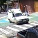 Menino perde controle de bicicleta e é arremessado ao se chocar com carro