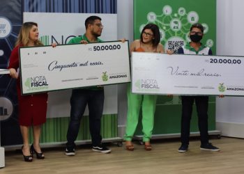 Homem desempregado se emociona ao ganhar R$ 50 mil em campanha Fiscal Amazonense