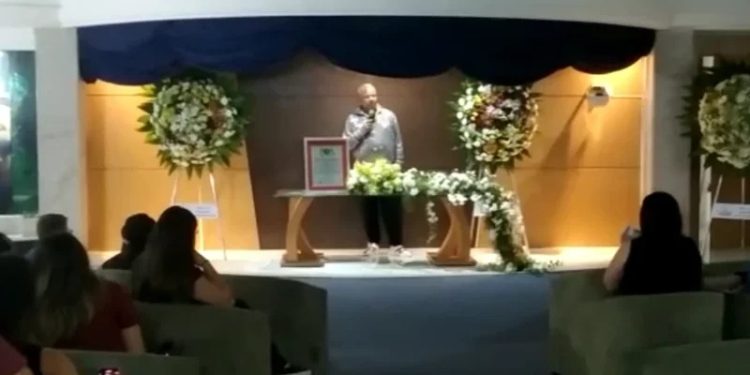 Homem simula a própria morte para saber quem iria no seu funeral