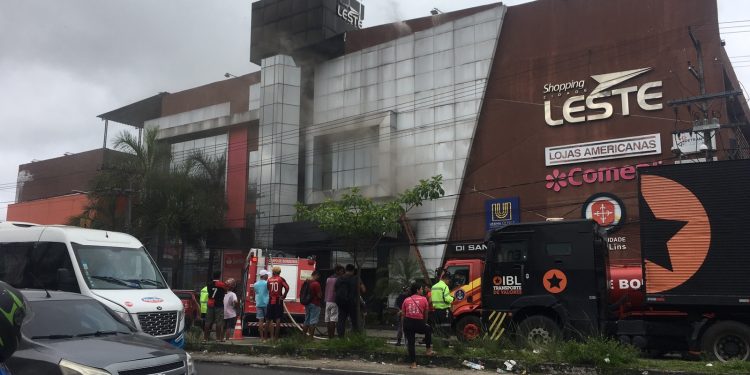 Shopping da zona Leste é atingido por princípio de incêndio