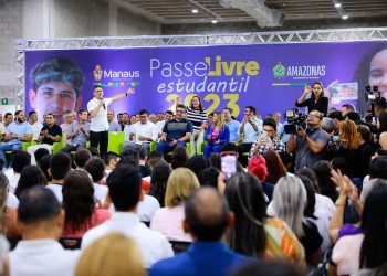 Prefeitura de Manaus e Estado renovam Passe Livre Estudantil, benefício que combate a evasão escolar