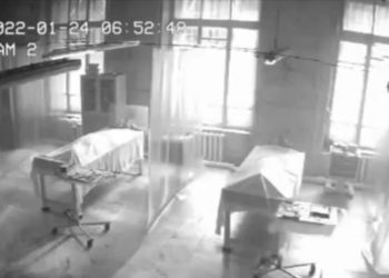Vídeo mostra cadáver se levantando de maca em necrotério; veja