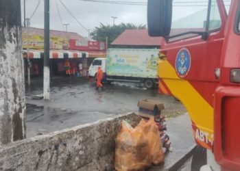 Frigideira elétrica fica ligada durante a madrugada e causa incêndio em lanchonete de Manaus