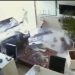 Vídeo: homem de carro atropela e arremessa criança de 5 anos em loja; ele foi preso e solto pela Justiça