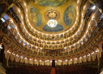 Pesquisa escolhe Teatro Amazonas como o monumento mais bonito do Brasil