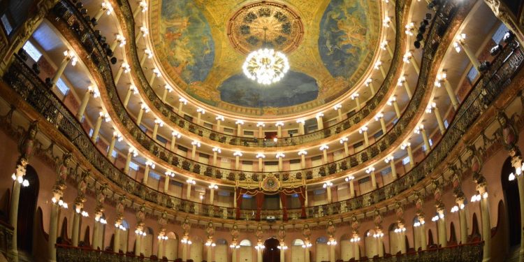 Pesquisa escolhe Teatro Amazonas como o monumento mais bonito do Brasil