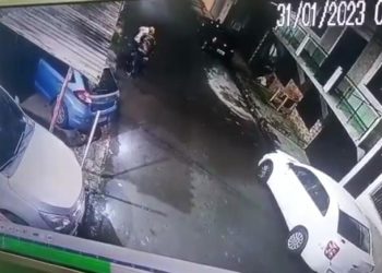 Dupla aproveita o vazio da madrugada para realizar furto em Manaus; veja vídeo