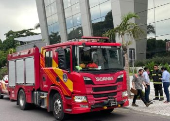 Incêndio atinge Cristal Tower e prédio é evacuado às pressas
