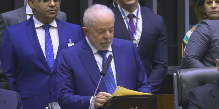 Presidente Lula discursa em posse e diz que a democracia foi a grande vitoriosa nas eleições de 2022
