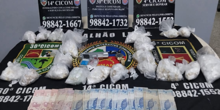 Jovem tenta fugir, mas é preso por tráfico de drogas na zona Leste de Manaus