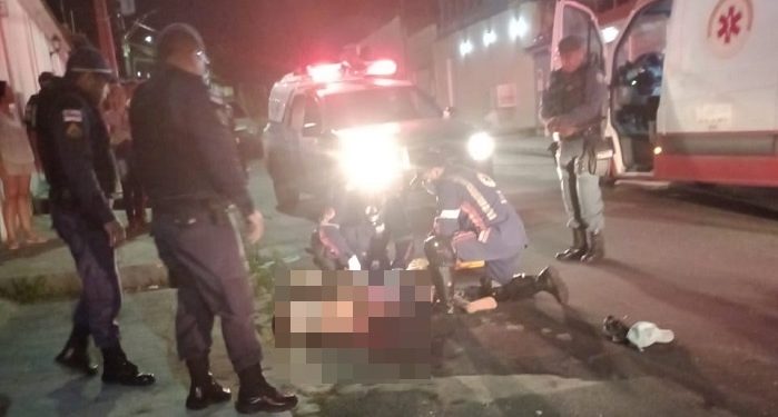 Vídeo: Assaltantes sofrem fraturas ao caírem de moto para tentar fugir de perseguição da PM em Manaus