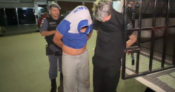 Terror no 418: Dupla é presa após trocar tiros com a polícia durante assalto em ônibus