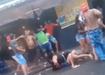 Vídeo: ‘Bebões’ vão pra porrada em bar na Zona Oeste de Manaus na hora de pagar a conta