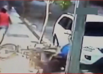 Vídeo: Jovem dá golpe ‘ninja’ em dupla de criminosos e consegue fugir de assalto