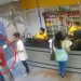 Vídeo: Idoso de 77 anos é encurralado por bandidos em Manaus que roubam R$ 3 mil dele
