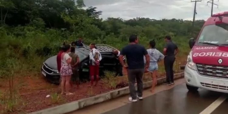 Capotamento na AM-070 deixa mãe e filha feridas em Manacapuru