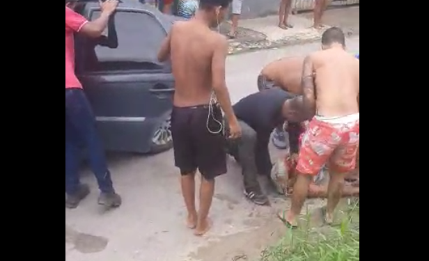 Jovem é morto no Cidade de Deus logo após sair de casa para comprar dindim