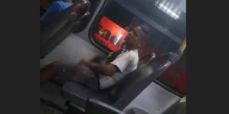 Flagra! Em Manaus, tarado é pego dentro do ônibus 640 ‘batendo bolo’; vídeo
