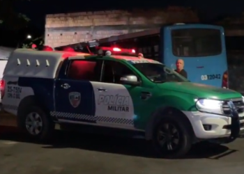 Criminoso invade conjunto de Manaus, rouba moradores e ainda assalta a linha 427