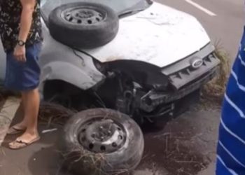 Rodas se soltam de carro em acidente e quase acertam outros veículos em Iranduba