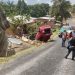 Motorista de aplicativo perde controle de carro e cai em buraco de Manaus