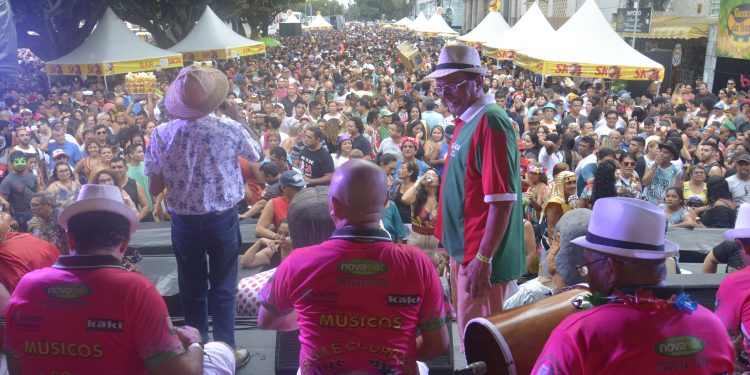 Confira programação de blocos e bandas para este fim de semana