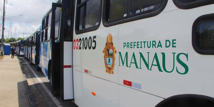 Frota de ônibus para atender foliões das zonas Leste e Norte são reforçada