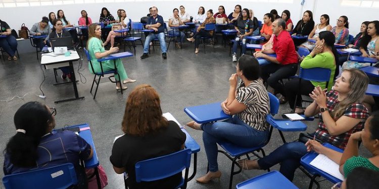 Prefeitura de Manaus convoca professores das disciplinas de matemática e ciências