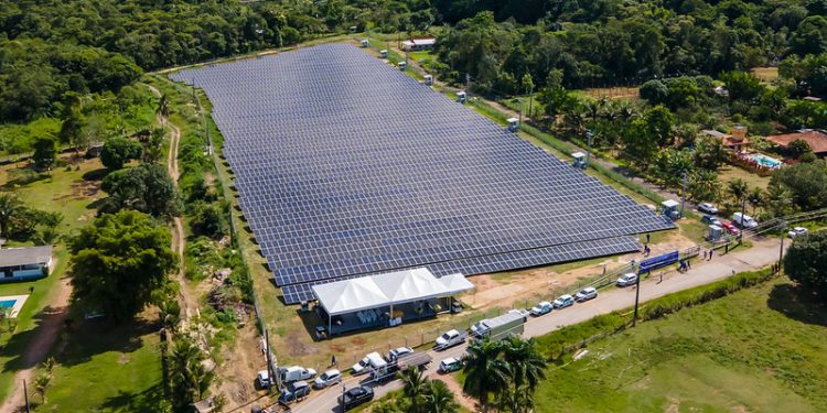 Prefeitura de Manaus inaugura maior usina de energia solar da região Norte do país