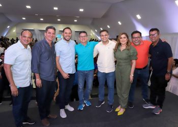 Prefeito David Almeida participa do encerramento das apresentações do Educa + Manaus