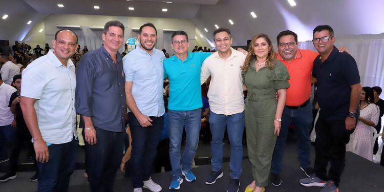 Prefeito David Almeida participa do encerramento das apresentações do Educa + Manaus