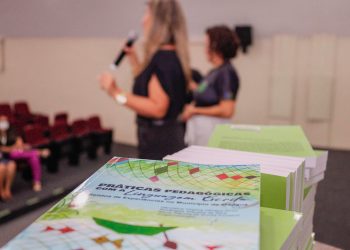 Prefeitura lança livro sobre processo de alfabetização nas escolas de Manaus