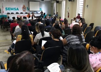 Criança fica ferida após capotar na avenida das Torres