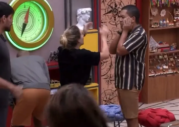 Bruno Gaga aperta botão e desiste do BBB 23
