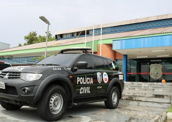 Homem que acertou facadas na filha que era estuprada e tentou matar a esposa é preso em Parintins