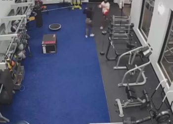 Jovem luta com homem que tentou estupra-la em academia