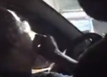 Motorista de app ‘cheira pó’ durante corrida na frente de passageira e do filho de 3 anos