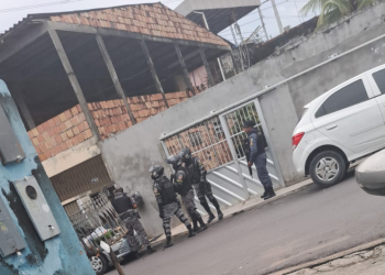 URGENTE: Bandidos mantém família refém no Vila da Prata e Rocam tenta negociar